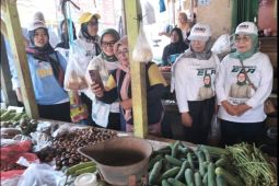 Jaring aspirasi pedagang, Ela - Azwar grebek Pasar Adirejo Jabung