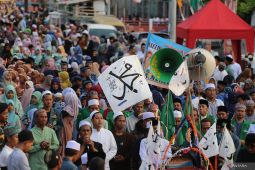 Kirab sambut Maulid Nabi di Surabaya