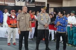 Pj Bupati Langkat serahkan medali kepada juara cabor Sambo