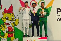 Fadlan persembahkan emas ketiga dari renang PON untuk Jawa Barat