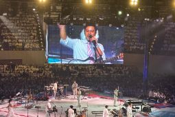 Deretan musisi ternama Indonesia ikut meriahkan konser "Kahitna 2 Tahun Menuju 40"