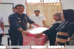 Pemkab Tolitoli berikan bantuan 100 cool box untuk nelayan di Baolan