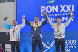 Lifter Amir Hamzah sumbang medali emas angkat berat kelas 93 kg untuk Jawa Barat