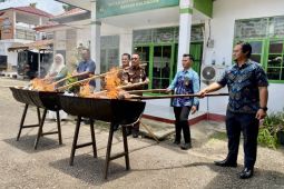 Kejari Balangan musnahkan 10,57 gram sabu dan ribuan obat terlarang