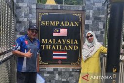 Kakek - Nenek bertahun tinggalkan Padangsidimpuan demi keliling Indonesia - Asia