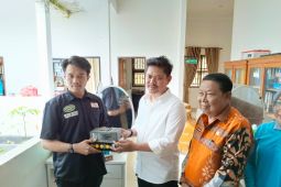 Pemkab Koltim serahkan bantuan ke 20 kelompok tenaga kerja mandiri