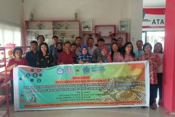 PKM Unsrat berdayakan APIK teknologi ukiran laser kerajinan kelapa