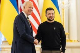 Zelenskyy memulai kunjungan ke AS dengan meninjau pabrik amunisi