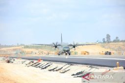 Tiga pesawat TNI AU uji coba landasan pacu Bandara Nusantara di Kalimantan Timur