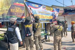 Bawaslu-Satpol PP Penajam  tertibkan ratusan alat peraga pasangan calon
