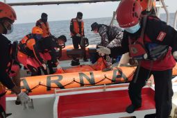 Dua nelayan KM Karya Sampurna ditemukan meninggal dunia