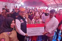 Mensos tinjau penyaluran bantuan untuk korban gempa di Kabupaten Bandung