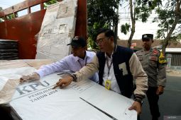 Kedatangan logistik kotak suara Pilkada 2024 di Kota Blitar