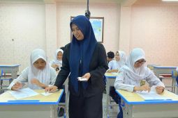 Mahasiswa Unusa teliti "flashcard" untuk media pembelajaran siswa SMP
