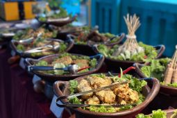 Swiss-Belhotel Pangkalpinang meriahkan Hari Batik dengan menghadirkan "Angkringan Spesial Batik"