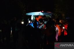 Basarnas melanjutkan pencarian dua korban tertimbun longsor tambang emas