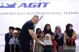 Rachmat Gobel meluncurkan bantuan program pelatihan Bahasa Inggris