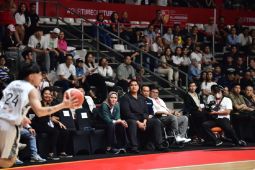 Menpora Dito  larut dalam laga final IBL All Indonesian 2024