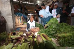 Kampanye Khofifah di Pasar Sayur Magetan