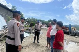 Polairud Polda Maluku edukasi warga pesisir terkait berita hoaks jelang pilkada