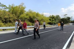 Petugas gelar pemeriksaan kerusakan jalan-jembatan di Trenggalek