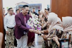 AHY ikuti ujian terbuka Doktoral dan deklarasi Kota Lengkap di Surabaya