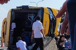 Bus rombongan guru asal Tulungagung alami kecelakaan di Tol Krian