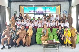 Puluhan pelajar SD Kotim ikuti uji keterbacaan cerita anak dwibahasa
