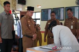 Kotabaru Regent extends village heads, BPD term of office