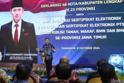 Deklarasi kota/kabupaten lengkap dan penyerahan sertipikat