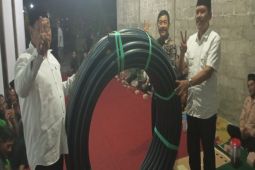 Cabup Kulon Progo Marija serahkan pipa air bagi terdampak kekeringan