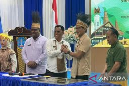 Menparekraf tandatangani prasasti Rhepang Muaif kampung wisata terbaik 2024