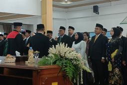 Foto - Pengucapan sumpah janji 30 anggota DPRD Banjarbaru periode 2024-2029