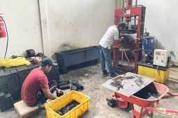 TPST Sandubaya ubah limbah plastik di Mataram NTB  jadi bata beton yang kuat dan ringan