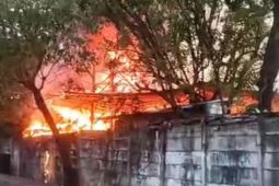 Gulkarmat terjunkan 80 personel padamkan kebakaran di Ancol Barat