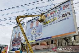 Panwaslih Aceh Barat tertibkan puluhan APK Pilkada 2024
