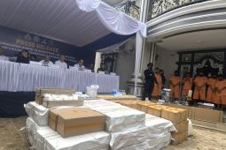 membongkar rumah dan pabrik narkoba yang dijalankan keluarga di Serang