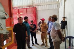 Anggota DPRD fraksi Demokrat kunjungi tempat pengeringan padi di Desa Rias Bangka Selatan