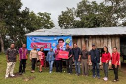 Telkomsel salurkan bantuan pendidikan bagi SMPN 17 Satarmese, Mnggarai