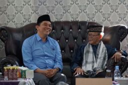 Calon Bupati Tanah Bumbu Andi Rudi minta doa tuan guru di Kusan