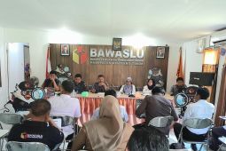 Bawaslu Belitung Timur tertibkan alat peraga kampanye
