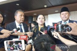 Puan ucapkan selamat ultah untuk Prabowo usai Rapat Paripurna