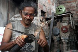 Produksi senjata tradisional di Malang