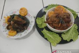 Nikmatnya sensasi lobster kaya bumbu di Senja Seafood