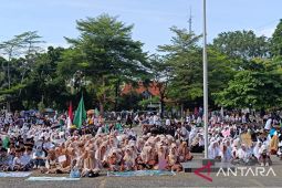 Ribuan santri meriahkan Hari Santri Nasional di objek wisata laut Palabuhanratu