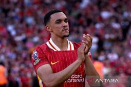 Alexander-Arnold pakai nomor punggung 12 di Real Madrid