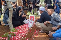 Jenazah pilot korban kecelakaan SAM Air dimakamkan di TPU Asalam Curug