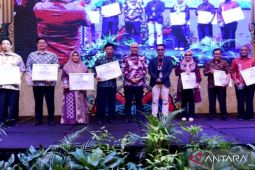 Gubernur Gorontalo serahkan apresiasi kebijakan Merdeka Belajar