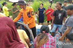 BPBD salurkan air bersih ke warga Cicangkore