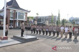 Polres Pamekasan sambut Hari Santri dengan menggelar upacara berkopiah